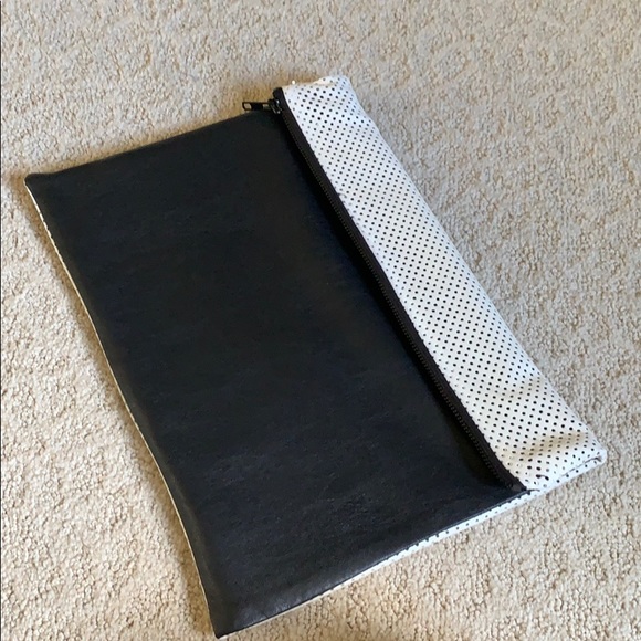 Black and white clutch - Picture 4 of 4